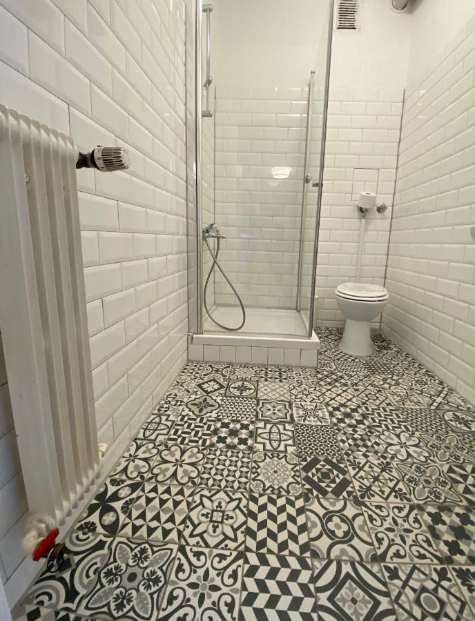 Tm Aparts Ντόρτμουντ Εξωτερικό φωτογραφία Bathroom floor tiles