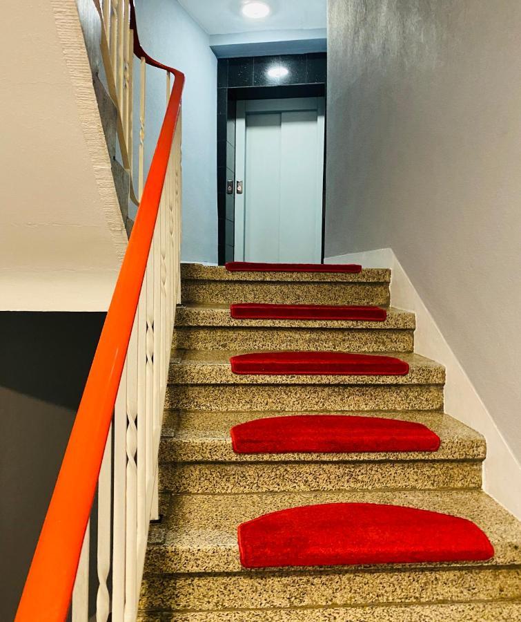 Tm Aparts Ντόρτμουντ Εξωτερικό φωτογραφία Stairs in the hotel
