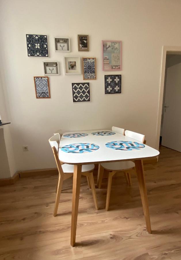 Tm Aparts Ντόρτμουντ Εξωτερικό φωτογραφία A dining room table with placemats