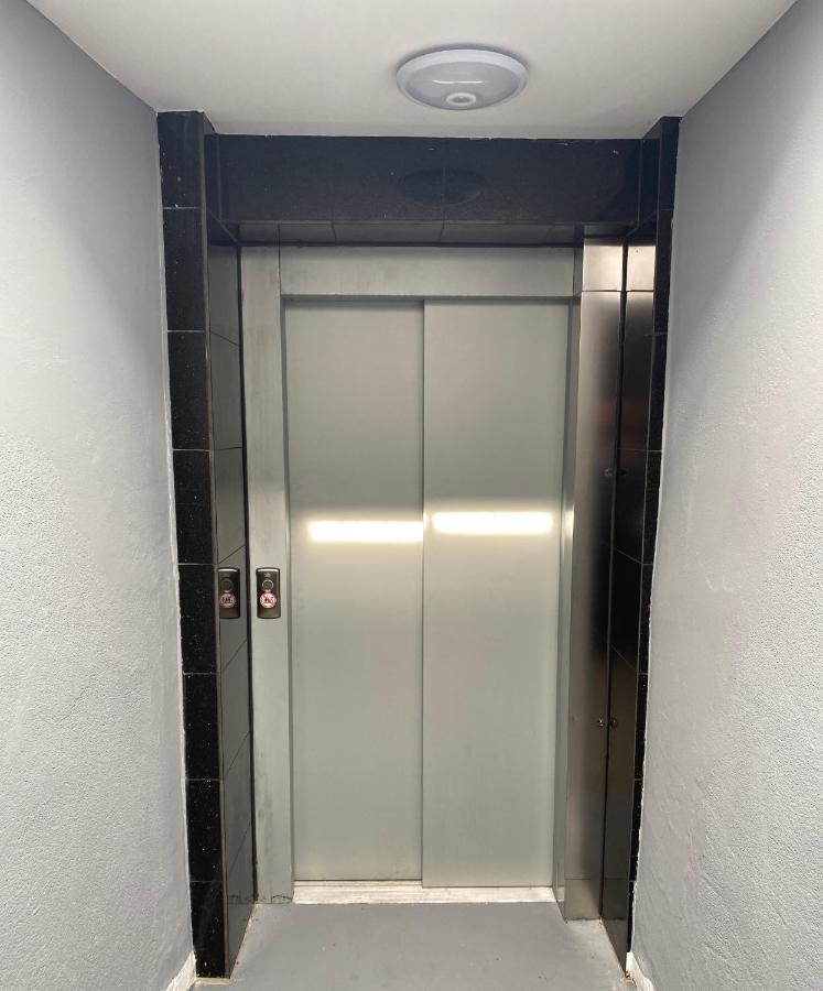 Tm Aparts Ντόρτμουντ Εξωτερικό φωτογραφία A typical elevator door