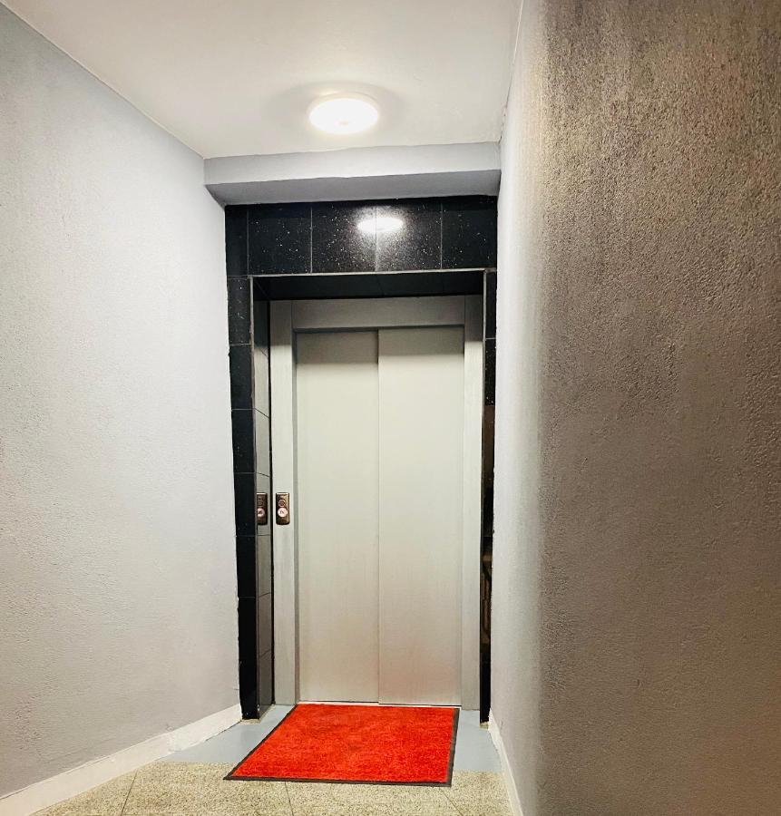 Tm Aparts Ντόρτμουντ Εξωτερικό φωτογραφία A typical elevator in a residential building