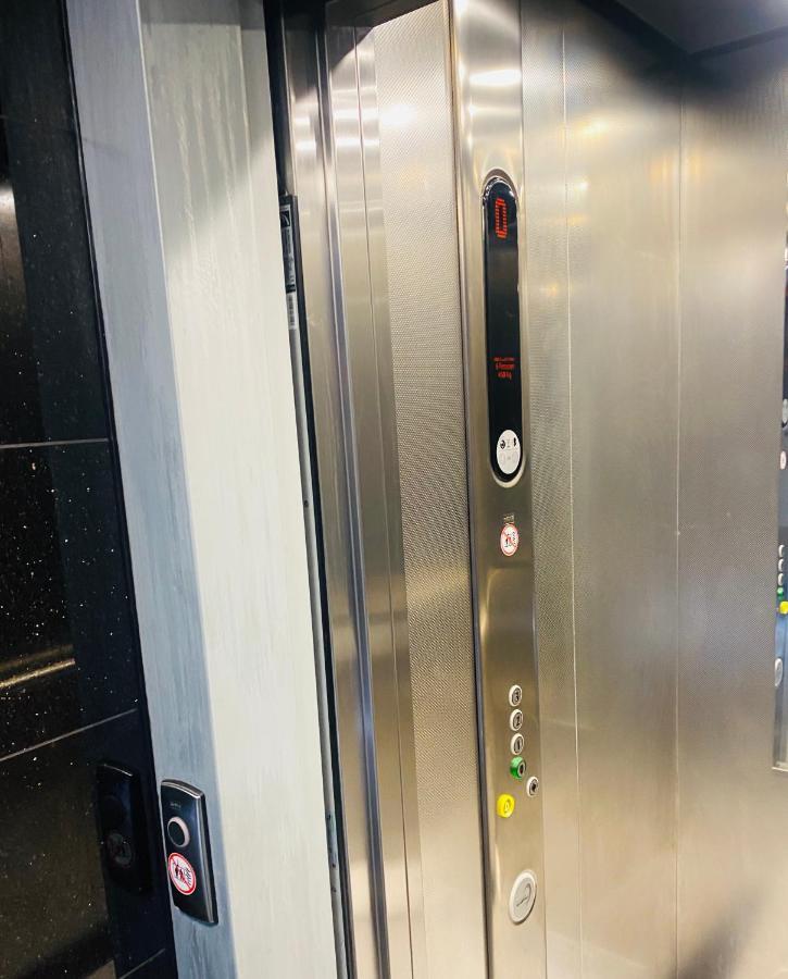 Tm Aparts Ντόρτμουντ Εξωτερικό φωτογραφία A typical elevator