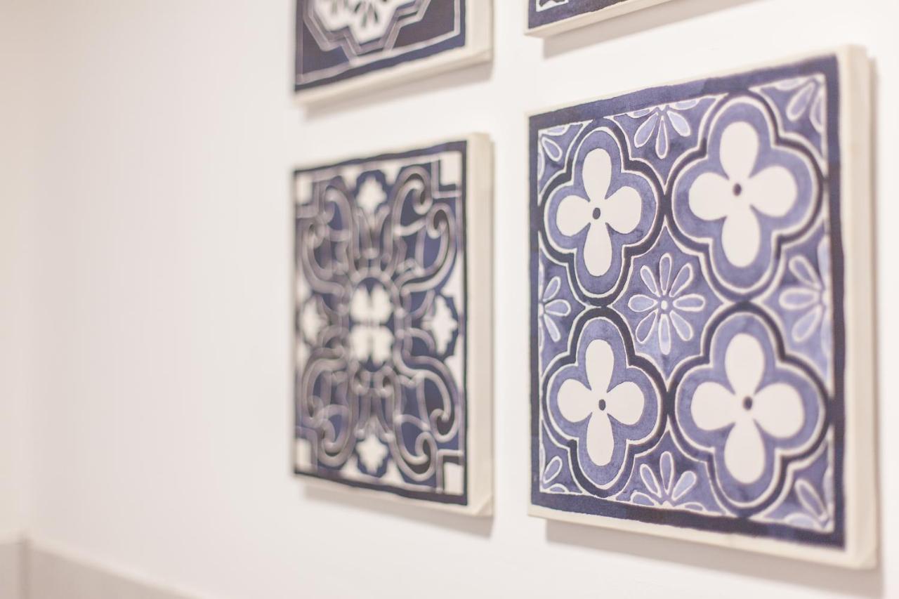 Tm Aparts Ντόρτμουντ Εξωτερικό φωτογραφία Azulejos in the interior of the hotel