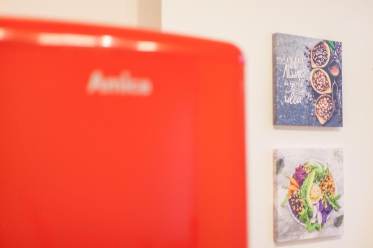 Tm Aparts Ντόρτμουντ Εξωτερικό φωτογραφία A Smeg refrigerator
